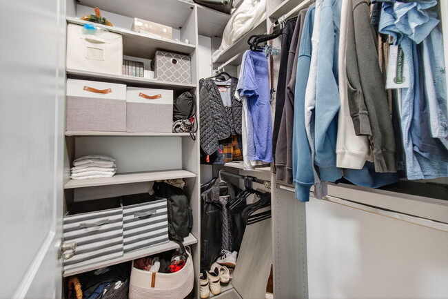 Building Photo - 17662 Cadena Dr