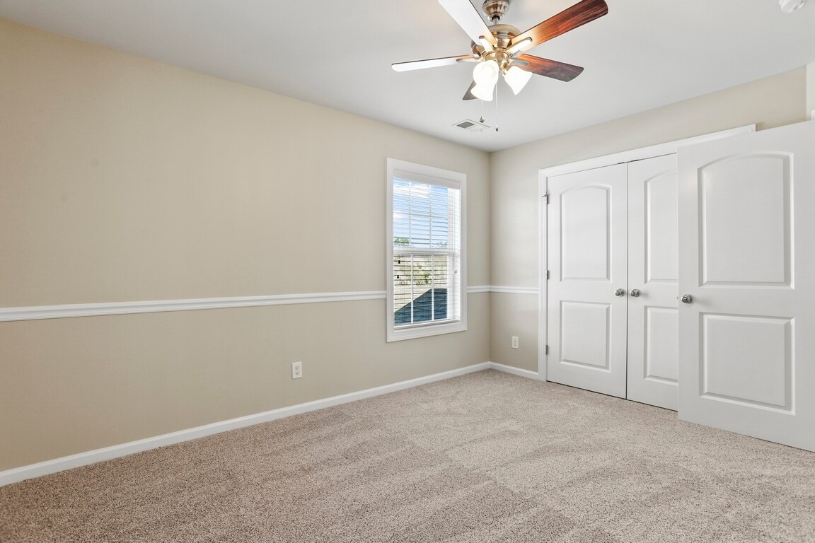 Building Photo - 5 Crossgate Ct