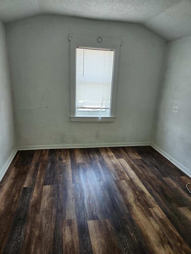 Building Photo - 419 S J St