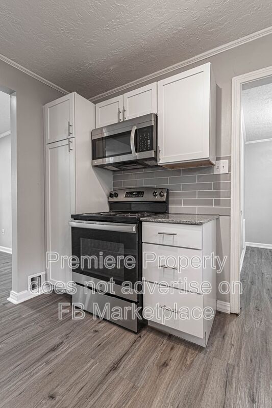 Building Photo - 2320 W 76th St