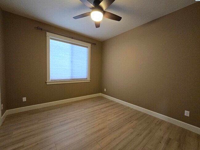 Building Photo - 3/4 Acre lot with Pool/Hot and Lawn Care I...