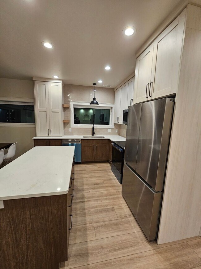 Building Photo - Crapo's 156 Duplex