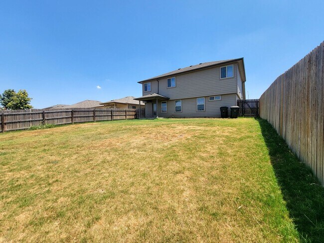 Building Photo - Spacious 3 Bedroom, 2.5 Bath Home with Garage & Tall Ceilings