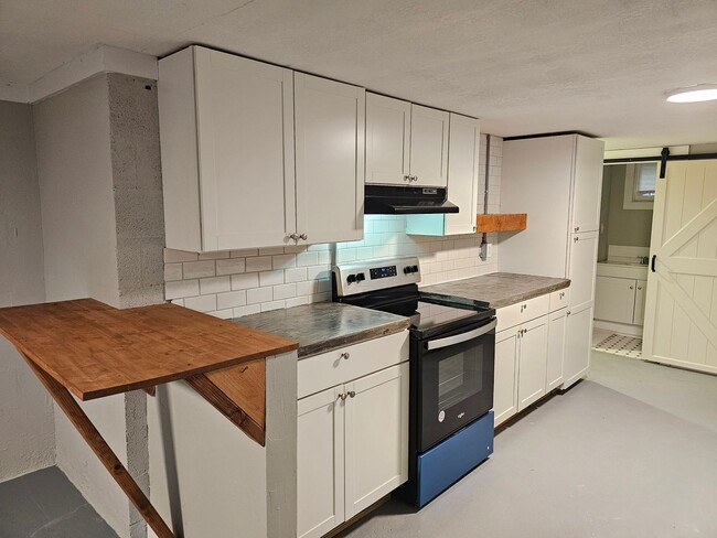 Building Photo - 1105 Crossland Ave