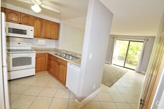 Building Photo - Rare 3 Bedroom 2 Bathroom Kihei Shores Con...