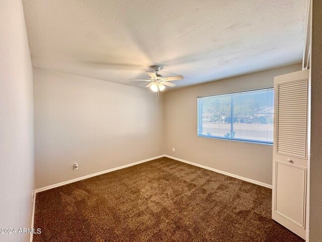 Building Photo - 10628 S 44th Pl