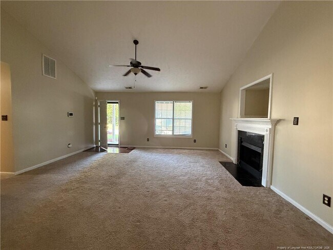 Building Photo - 696 Fairfield Cir