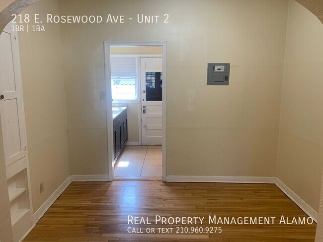 Building Photo - 218 E Rosewood Ave