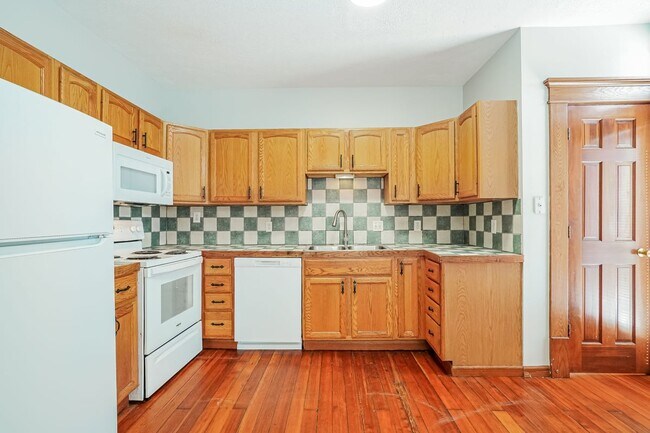 Building Photo - E. Main/802-804 - 804