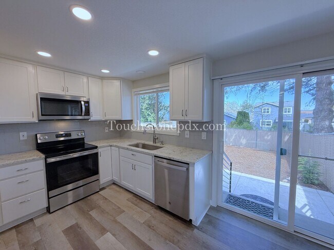 Building Photo - 119 SE Sweetbriar Ln