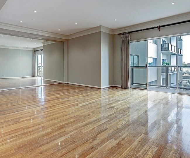 Building Photo - 2929 Buffalo Speedway