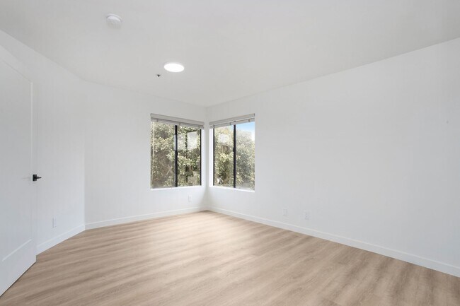 Building Photo - Welcome to Luxurious Villa Balboa in Newpo...