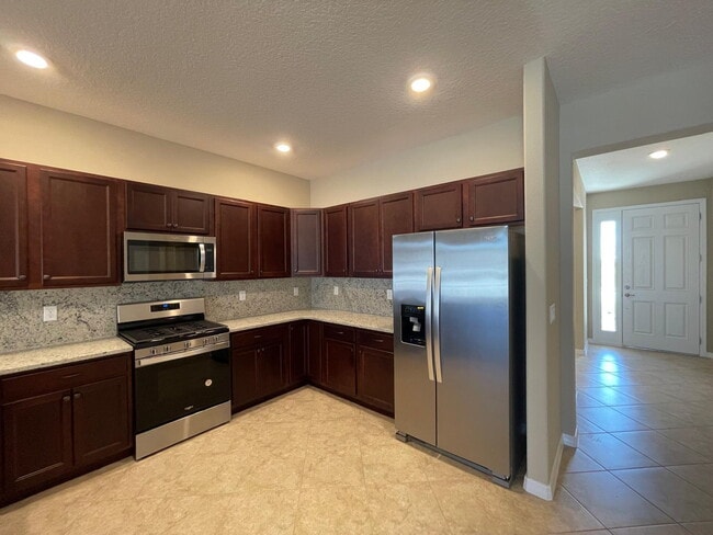 Building Photo - ***Move-In Special: 2 Weeks Free Rent! | B...