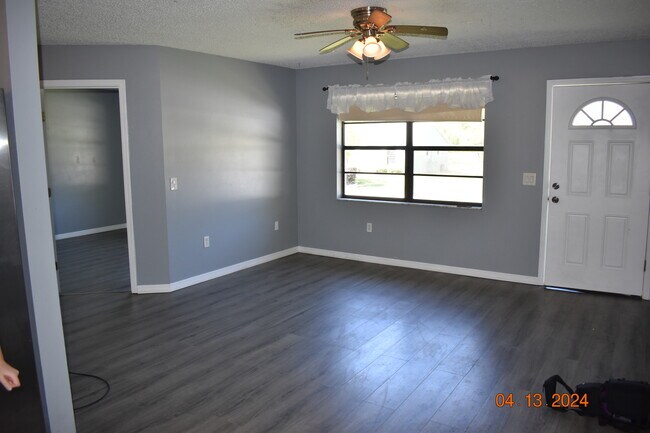 Building Photo - 5510 W Hesse Ct