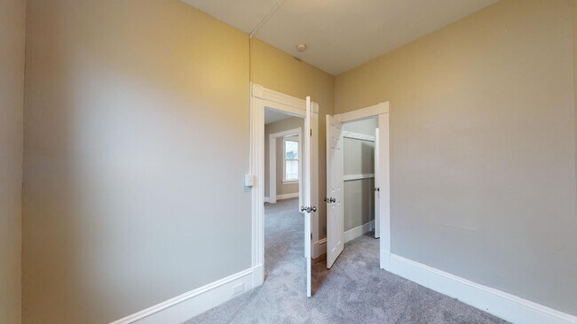 Building Photo - 3218-22 Walton