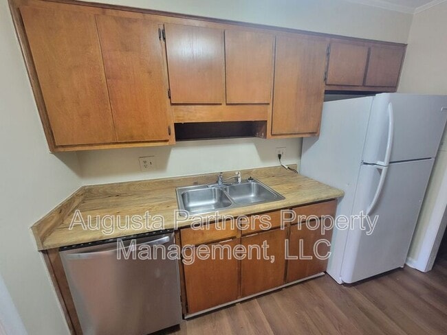 Building Photo - 115 Samarya Ln