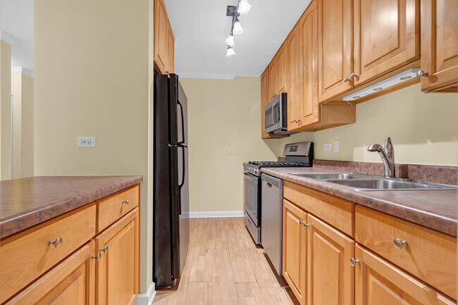 Building Photo - 2407 N Kennicott Dr