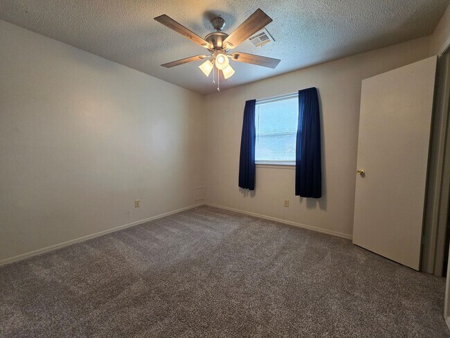 Building Photo - Cute 4 bedroom home in Shawnee