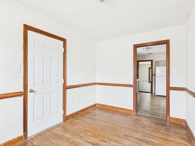 Building Photo - 637 Woodhaven Dr