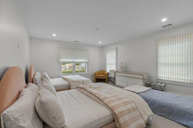 Building Photo - 45 Carnegie Abbey Ln