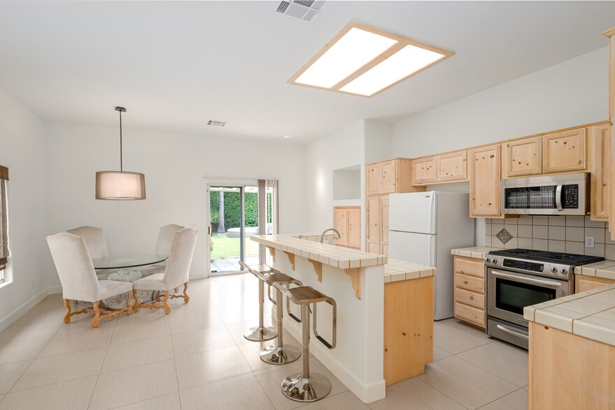 Building Photo - 30106 Avenida Alvera