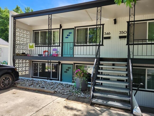 Primary Photo - 348 W 5th St