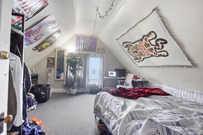 Building Photo - 2328 Stratford Ave