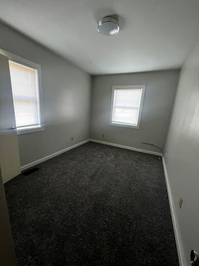 Building Photo - Dishwasher Included