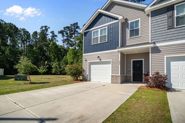 Building Photo - Stunning 3 Bedroom Townhome in Towne Park, Pooler GA