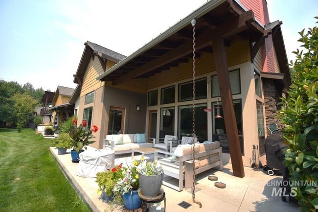 Building Photo - 1193 E Lone Shore Dr