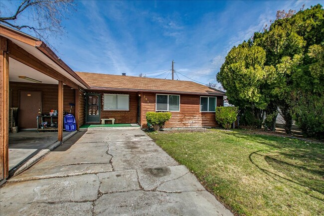 Building Photo - Charming 2 Bed, 1 Bath Duplex – Prime Bois...