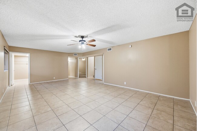 Building Photo - 6Bed/3Bath Split Level House at Cactus/75th Ave! Ready for Immediate Move-In! -- POOL!