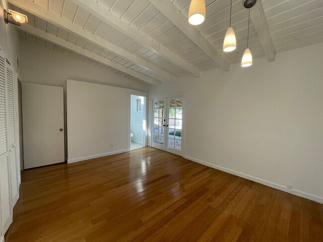 Building Photo - BEAUTIFUL HOME IN CENTER OF LAS VEGAS!