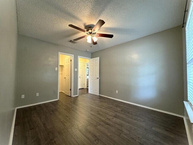 Building Photo - 1407 Ashley Dr