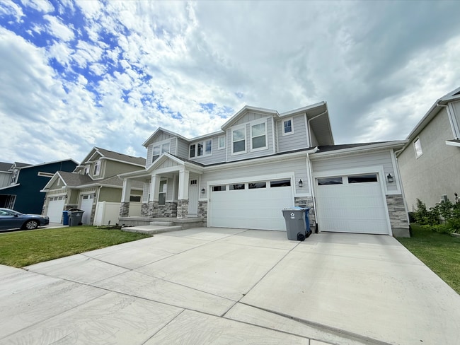 Building Photo - VERY Spacious house in Vineyard!