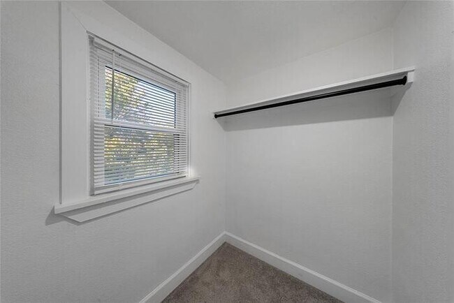 Building Photo - 2421 NW 18th St