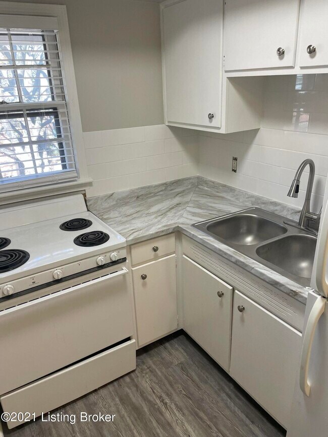 Building Photo - 2707 Riedling Dr