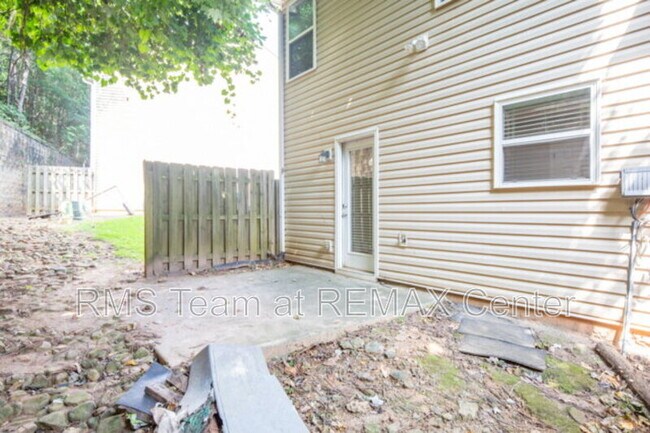 Building Photo - 45 Providence Oak Ct SE