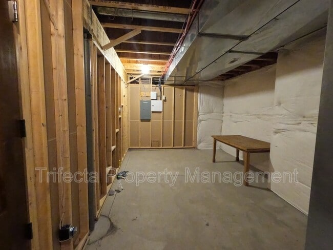Building Photo - 1032 Hessen Dr