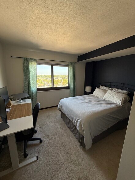 Building Photo - 1633 N Prospect Ave