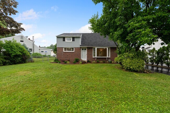 Building Photo - 409 Maiden Ln