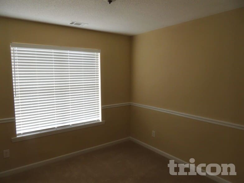 Building Photo - 214 Amber Trce