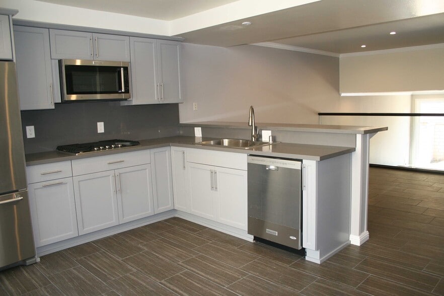 Building Photo - 13065 Mindanao Way