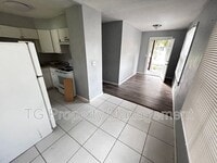 Building Photo - 2057 Brackland St