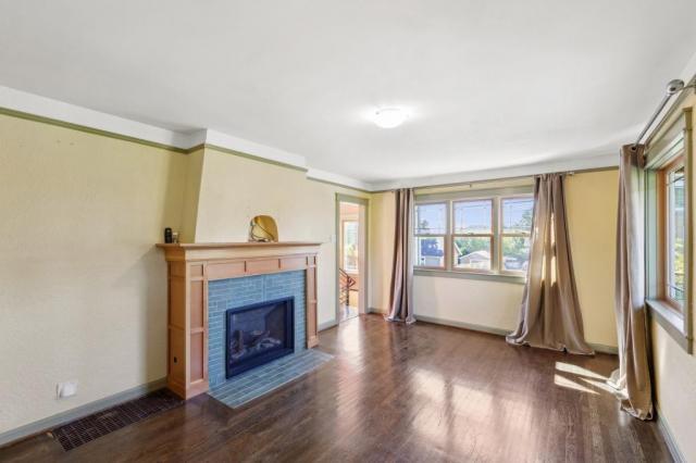Building Photo - 3 bedroom in Seattle WA 98103