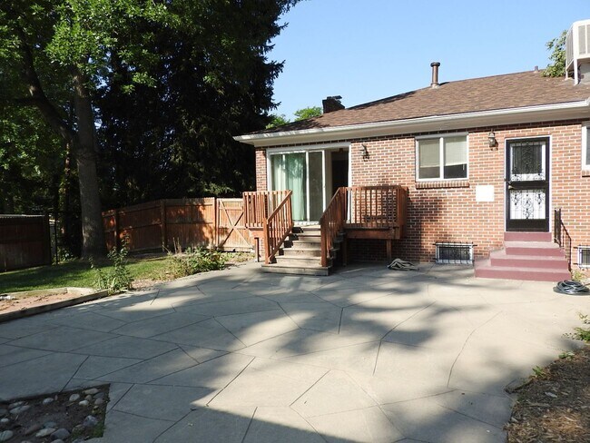 Building Photo - 760 Oneida St