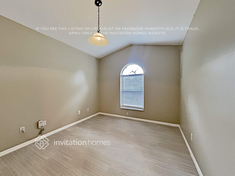 Building Photo - 2609 Brookville Dr
