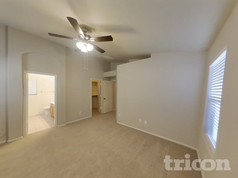 Building Photo - 2111 S 160th Ln