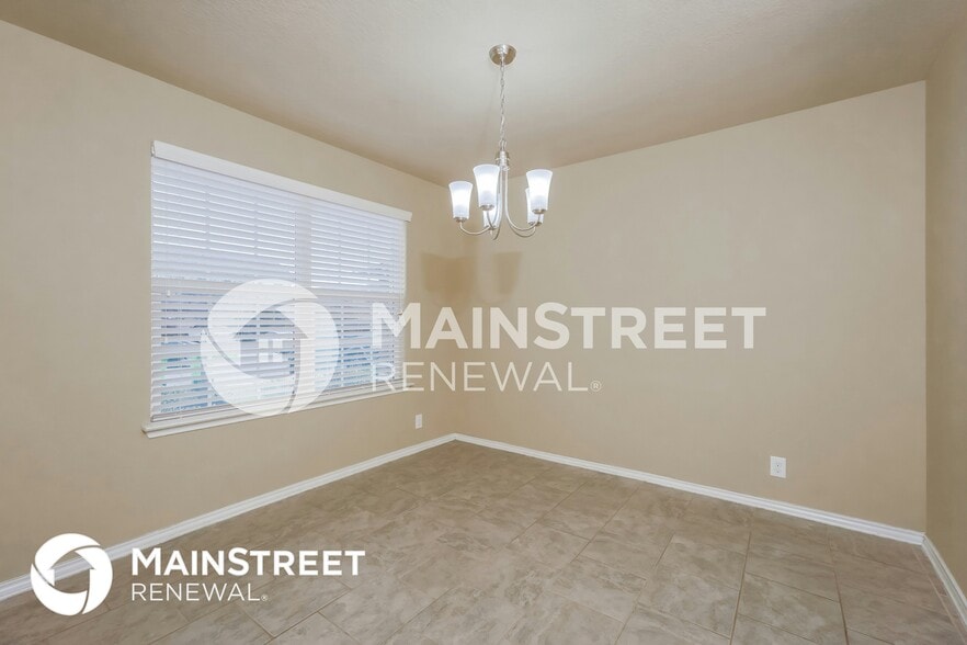 Building Photo - 8939 Hickman Pk