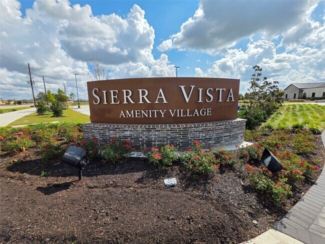 Building Photo - 1333 Red Hills Dr